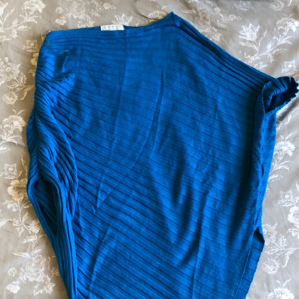 Oblong, one sleeved sweater